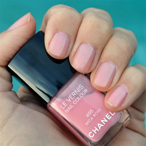 CHANEL NAIL COLOUR 